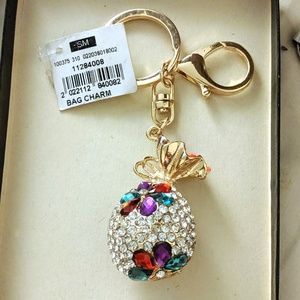 ❤️SALE❣️NWT Gold Tone Rhinestone Pineapple Keyring
